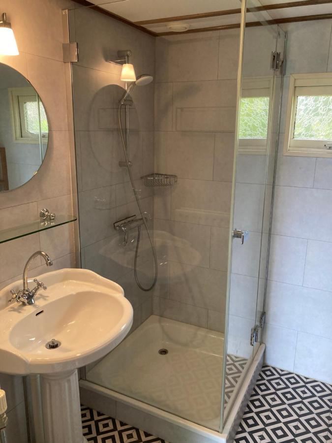 Chalet Wild Forest, Knus Chalet Op De Veluwe Met Gratis Parkeren Putten Luaran gambar